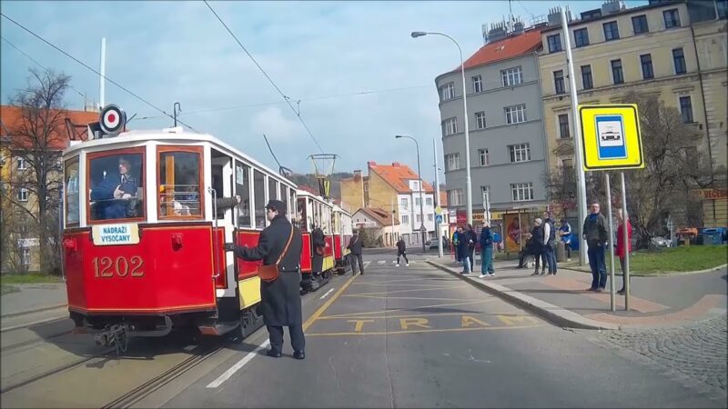 Vlečný vůz ev.č.1202 z roku 1930 v soupravě s vlečným vozem ev.č.1201 z roku 1930 vedený motorový…